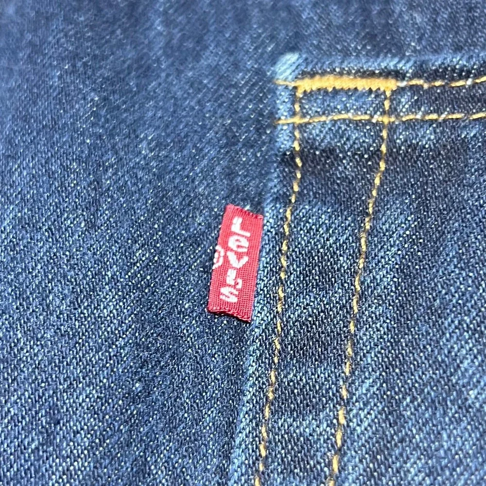 Levis 505 Regular Fit Straight Leg Jeans Mens 42x32 Medium Wash Blue 00505-0216